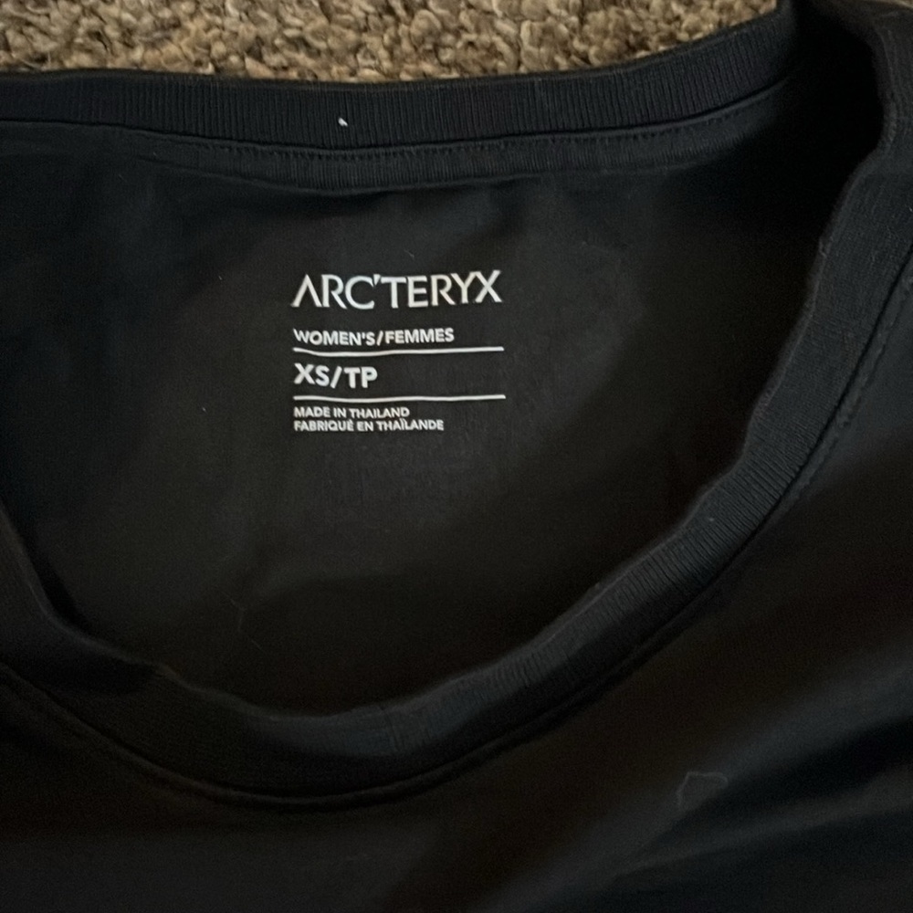 ARC’TERYX Black T-shirt - Picture 3 of 3